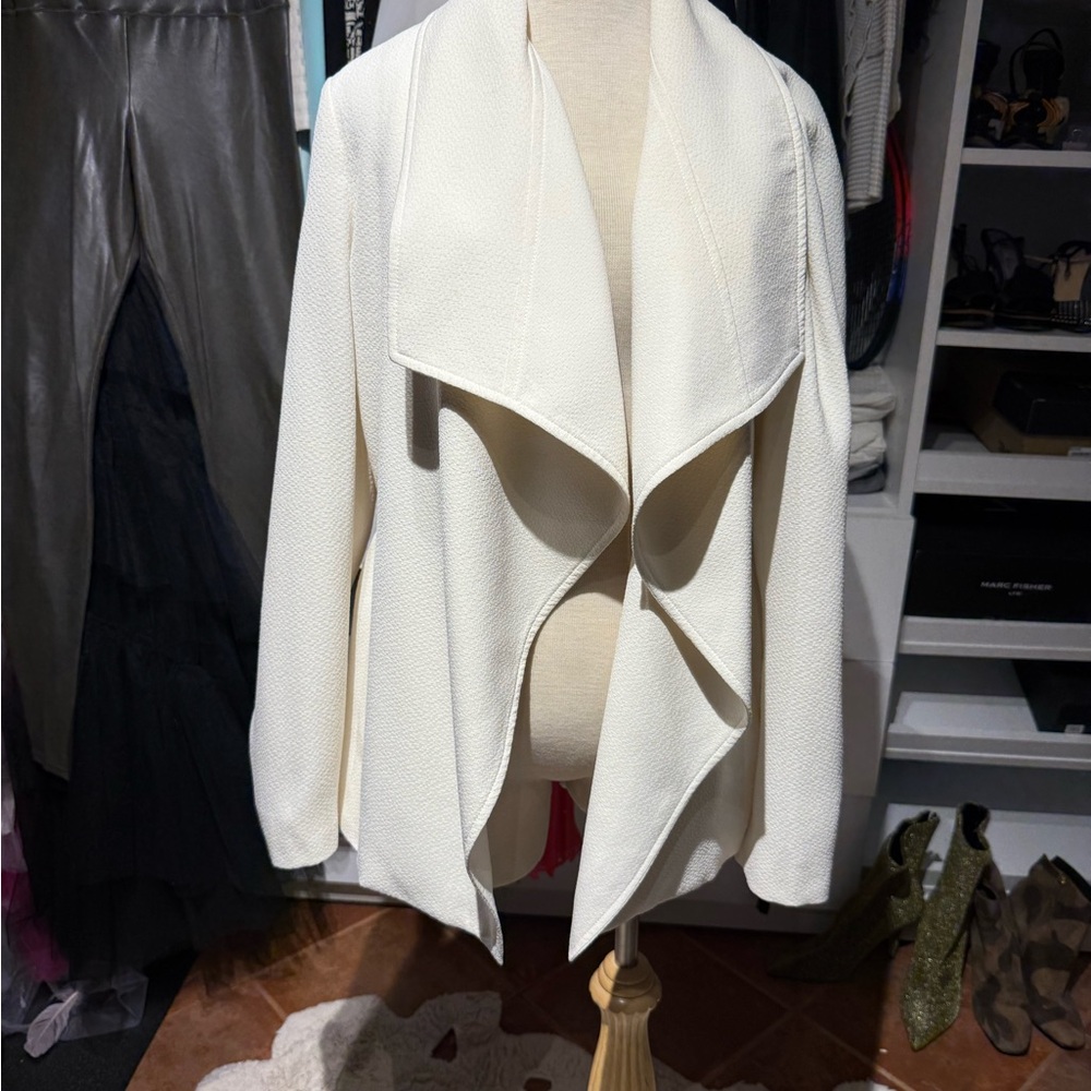 Club Monaco White blazer with Dramatic Waterfall Collar